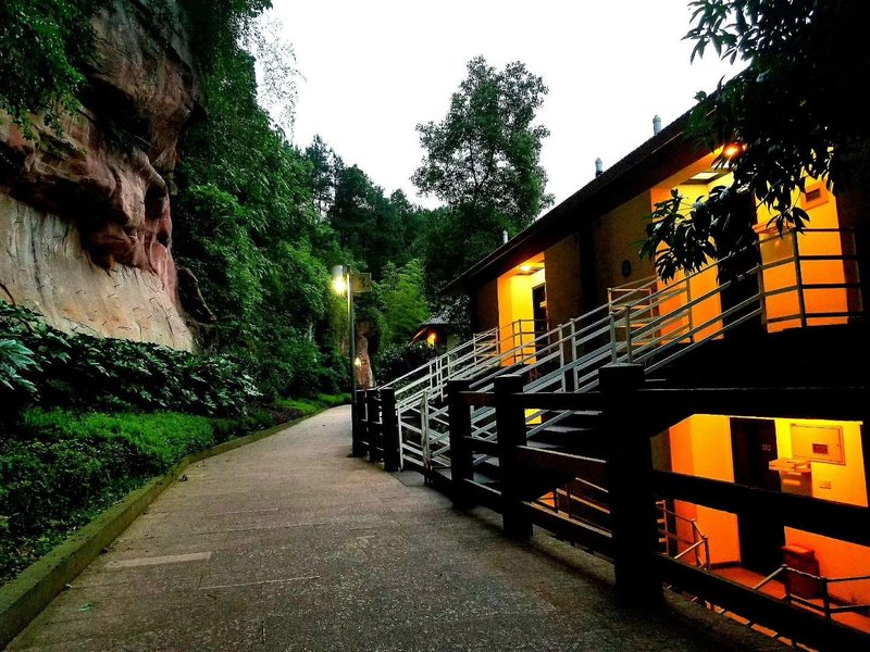 Qingfeng Gorge Resort Hotel Over view