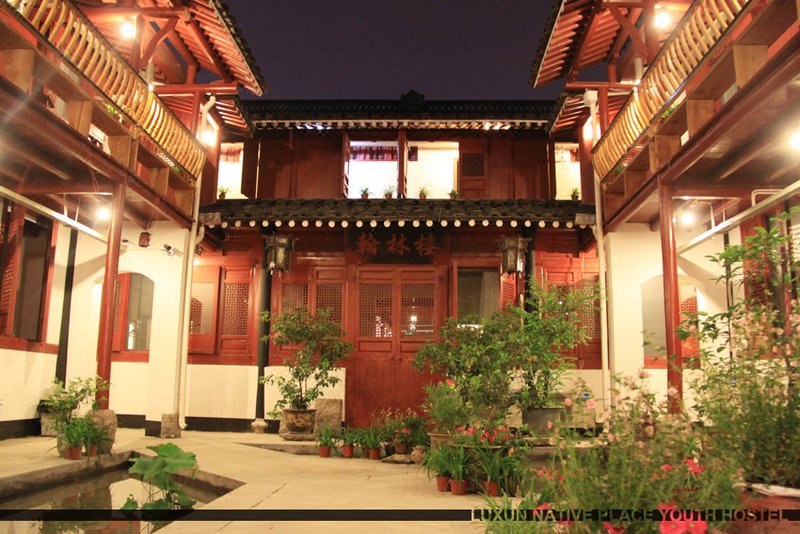 Shaoxing Laotaimen Luxun Native Place Youth Hostel Over view