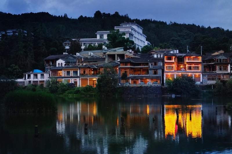 Yiyun Lakeside Inn Over view
