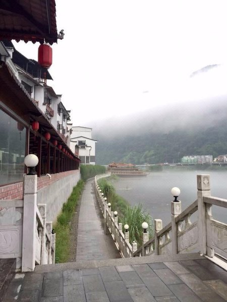 长阳鱼水湾酒店外景图