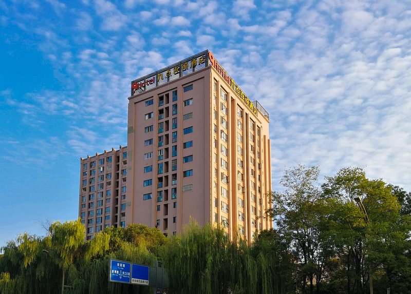 Nine Points Hotel (Chengdu Qingbaijiang Wanda) over view