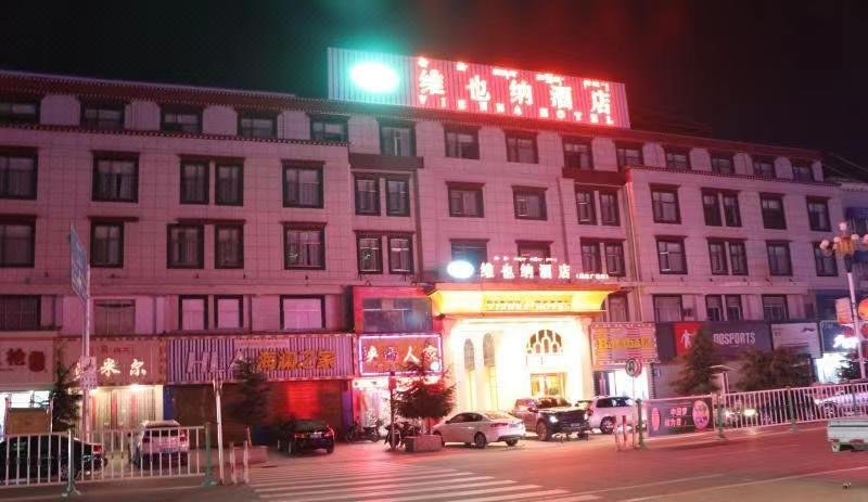 Vienna Hotel (Rikaze Tashilhunpo Monastery Zanglong Square) Over view