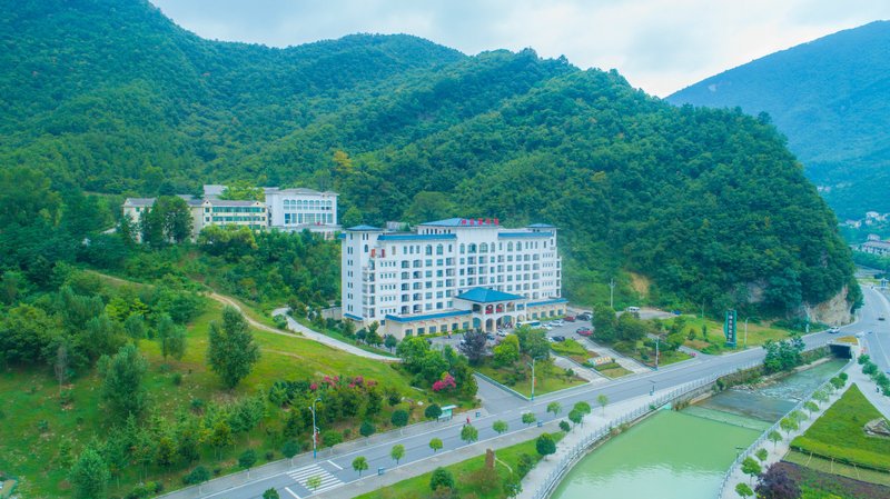 Shen Nong Jia Hotel over view