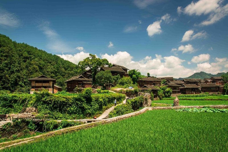 Xianxin Renjia Hotel (Xijiang Miao Village No. 1 Fengyu Bridge Observation Deck) Over view