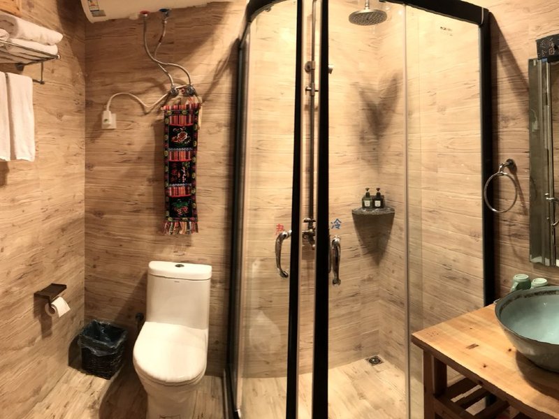 Yin · Longmen HostelGuest Room