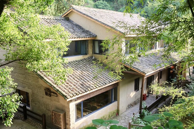 Huanting Xiananshan Original Village HotelOver view