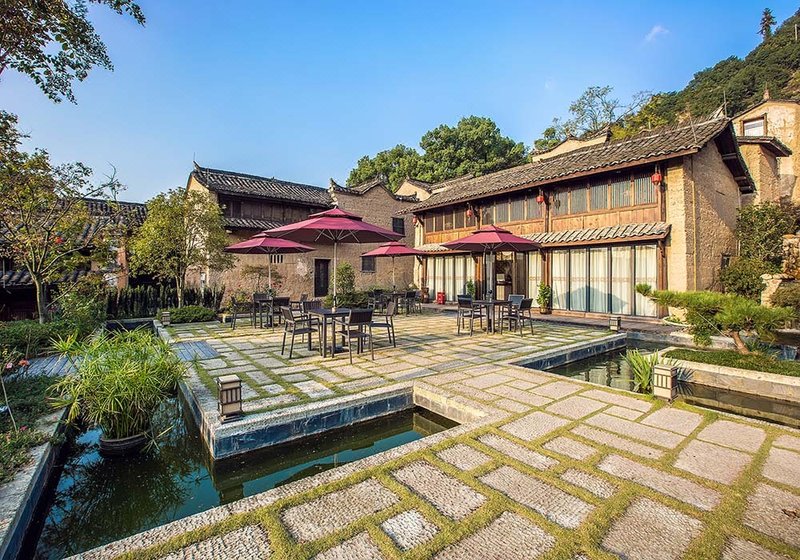 Huanting Xiananshan Original Village Hotel Over view