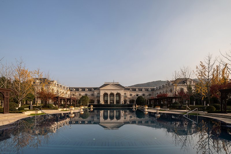 Lvcheng Taohuayuan Huanglong Resort HotelOver view