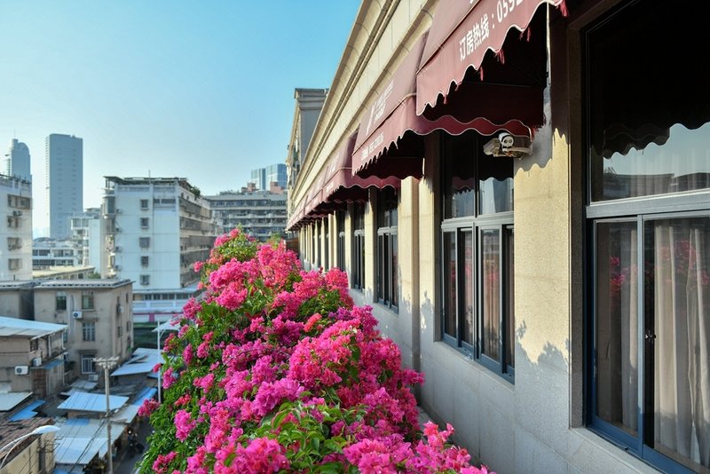 Yihe Hotel (Xiamen Zhongshan Road Pedestrian Street) Over view