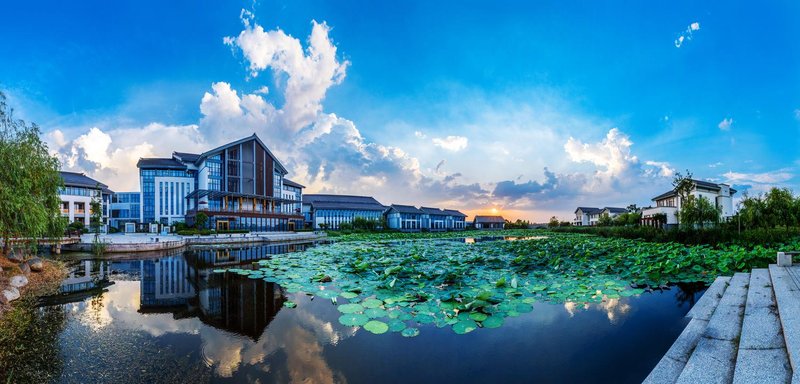 SHAOXING CAOEJIANG YACHT RESORT HOTEL Over view