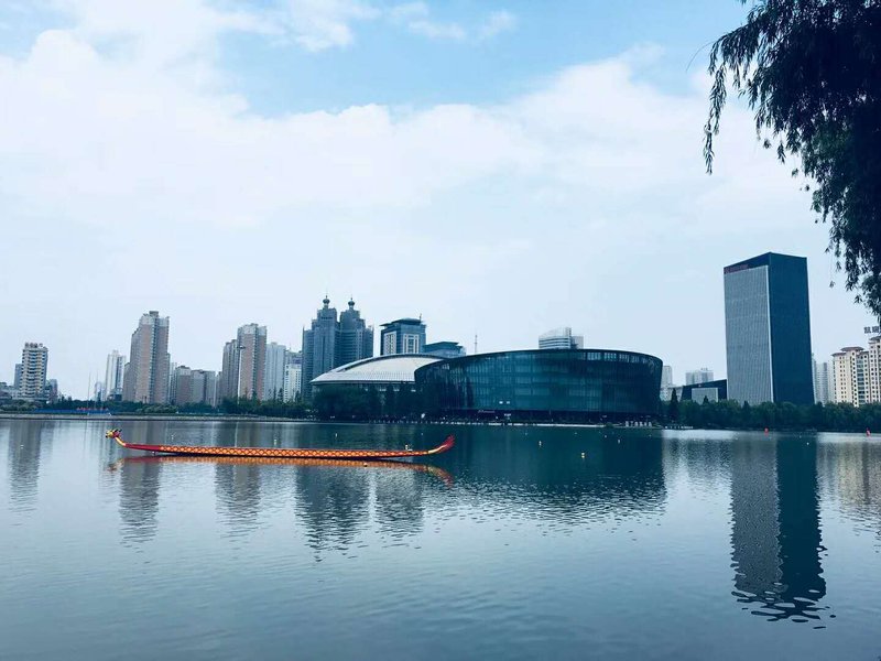 YADING PENINSULA HOTEL Over view