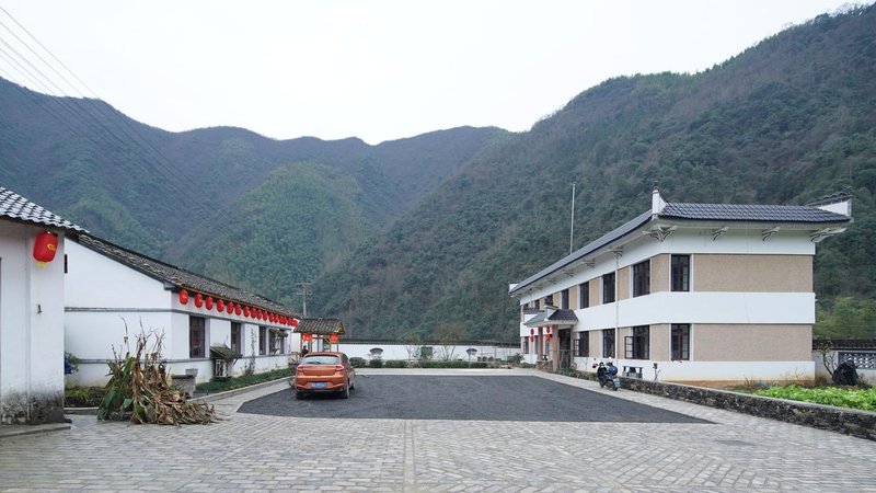 Yangxi River Natural Farm in HuangshanOver view