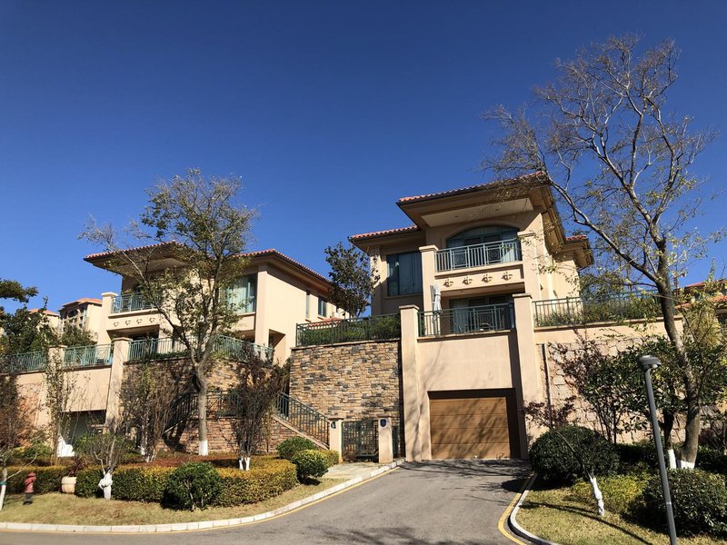 FuXian Lake Holiday House Over view