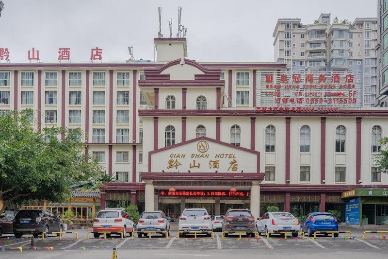 Qian Shan Holiday Hotel Over view