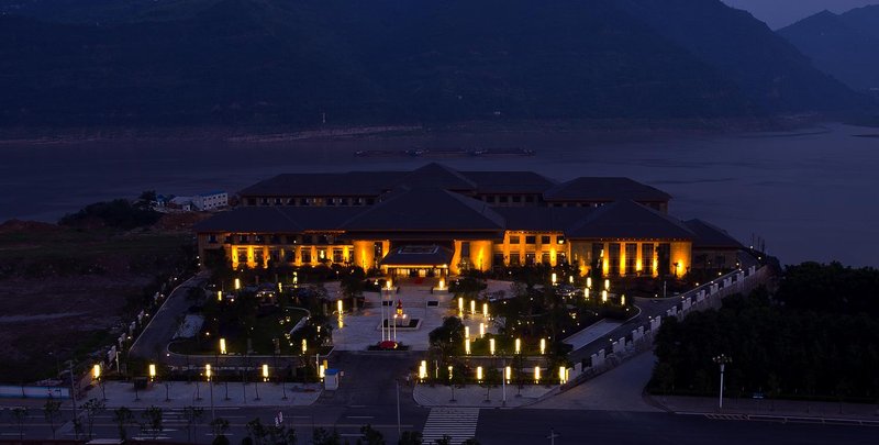 River & Holiday Grand Rezen Hotel Yunyang over view