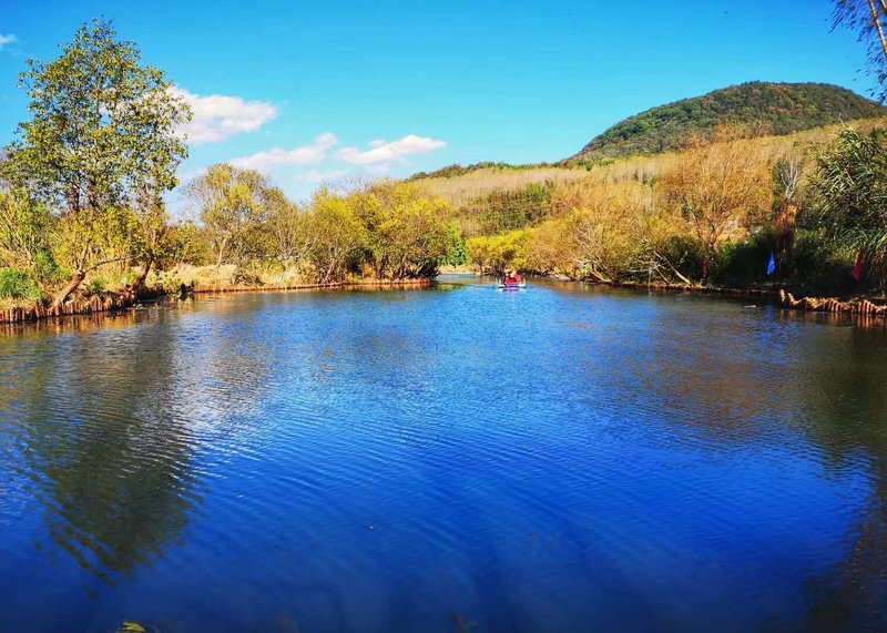 Thirty thousand li Lodge Over view