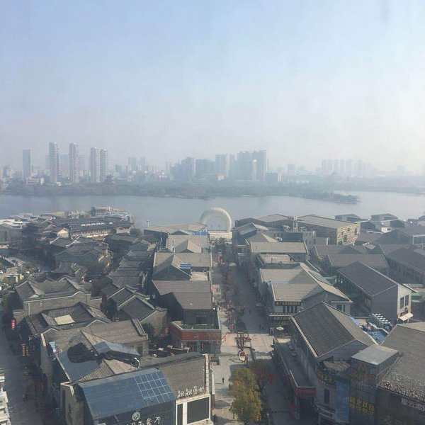 艳阳天新荆楚酒店(黄冈店)