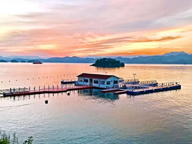 1000 Island Lake Greentown Resort HotelOver view