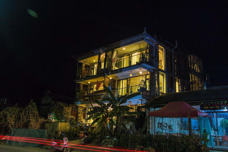 Yangguang Tonghua Lake view Inn Over view