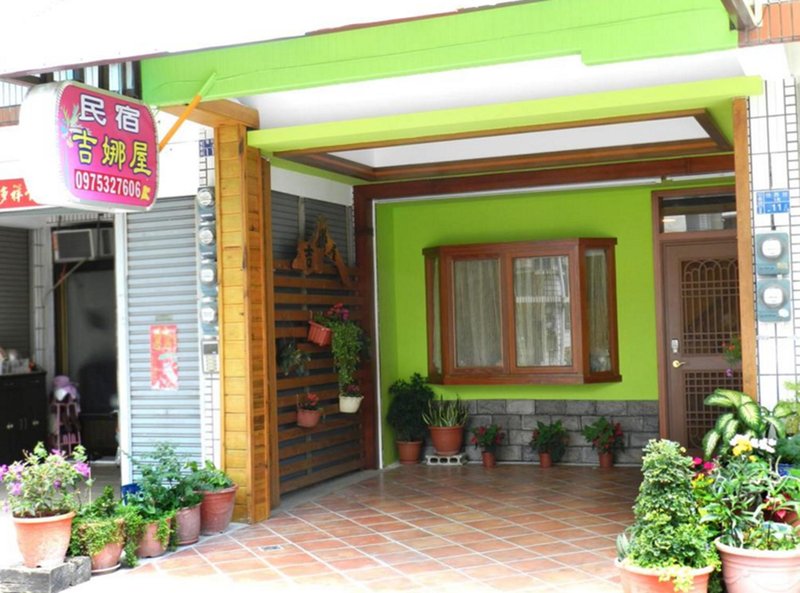 Ginas House 酒店外观