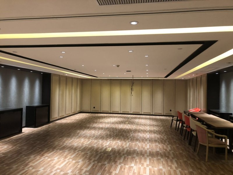 Super 8 (Nanjing Huaguan Fuzimiao) meeting room