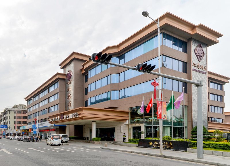 Pine Bridge Hotel Over view