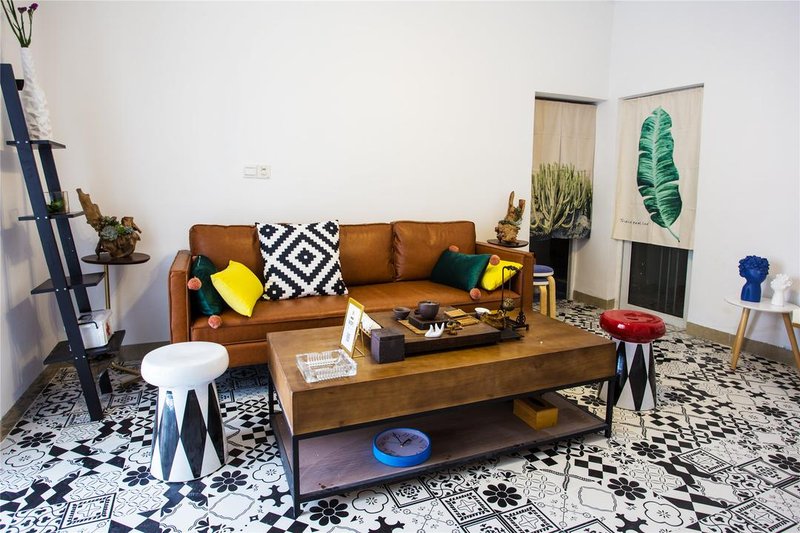 huaxiaolou Hotel public area