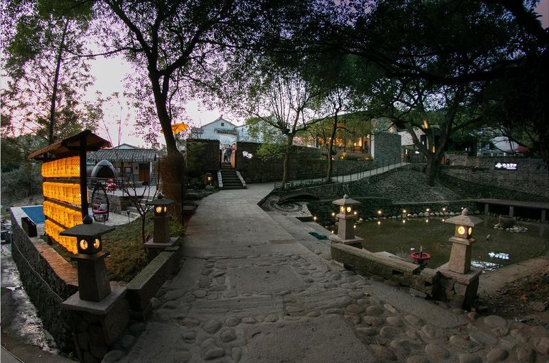 Seclusion Cloud Lake Hotel Over view