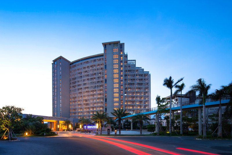 Aloha Oceanfront Suite Resort Over view