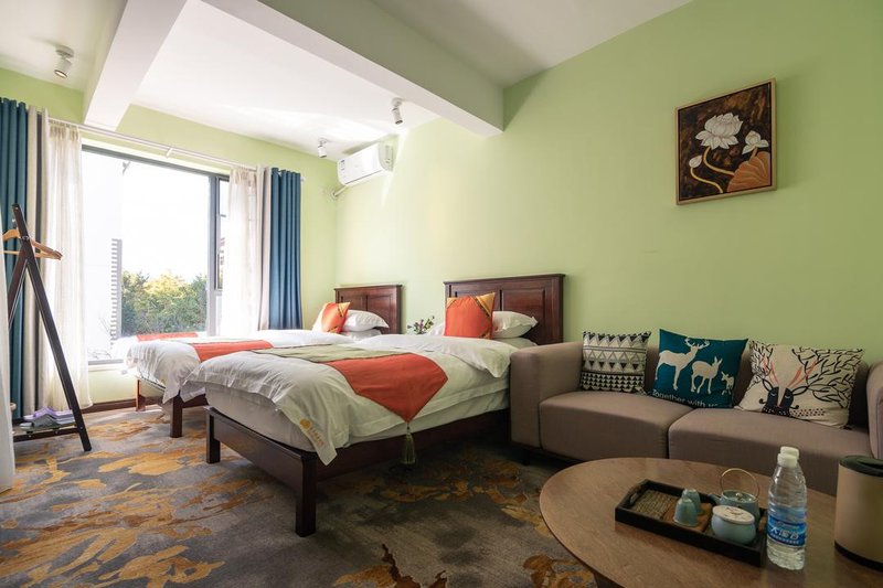 Dian Chi Lake VillaGuest Room