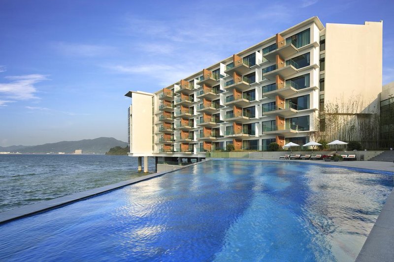 Crowne Plaza Huangshan Taiping Lake Over view