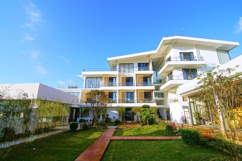 Itree Courtyard Resort Over view