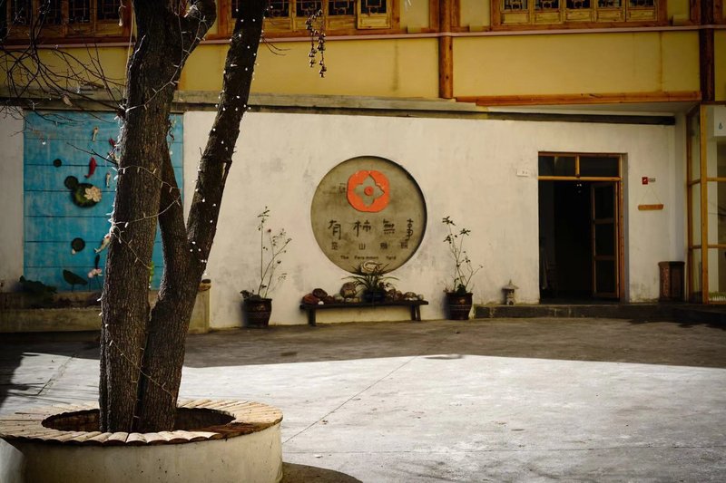 The persimmon yard of  the Conch Gully of Sichuan Over view