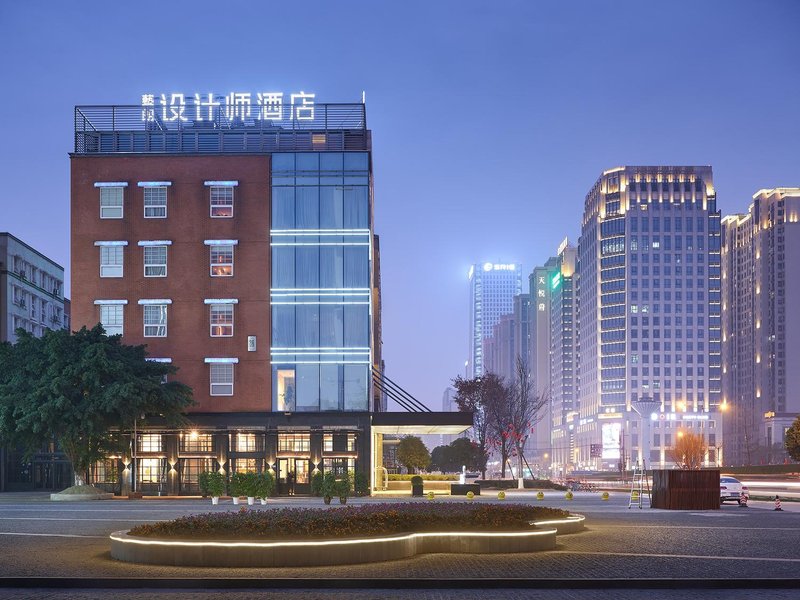 S Feel Design Hotel (Chengdu New Exhibition Center Global Center) Over view