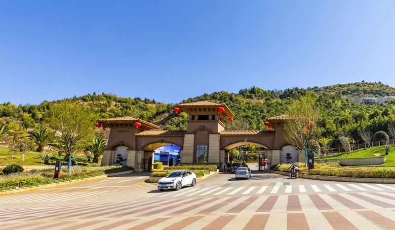 FuXian Lake Holiday House Over view