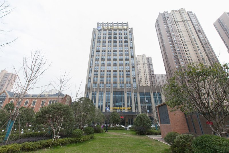 New Beacon Jiarui International Hotel (Wuhan Zhongyuan Square) Over view