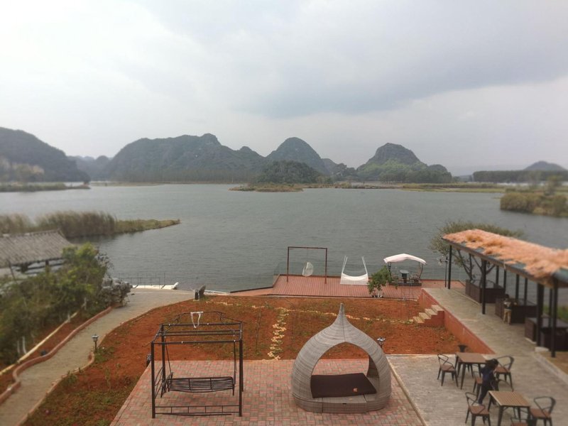 普者黑云傍花情宿湖畔