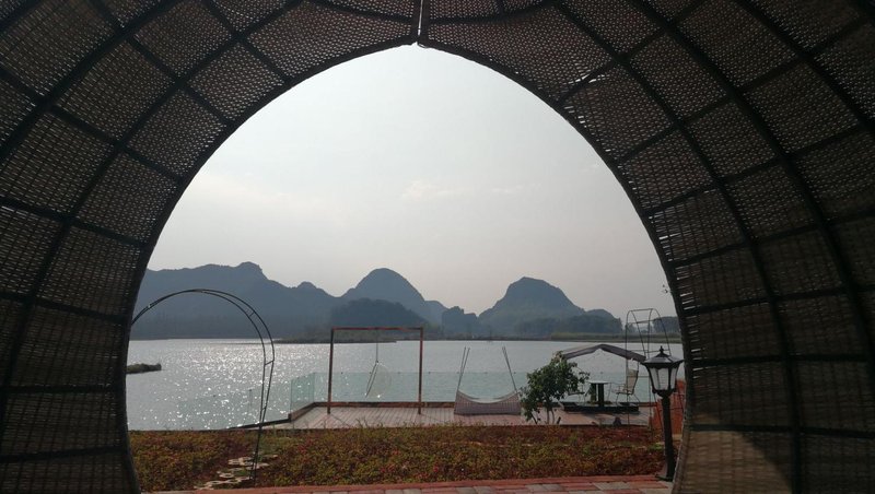 普者黑云傍花情宿湖畔