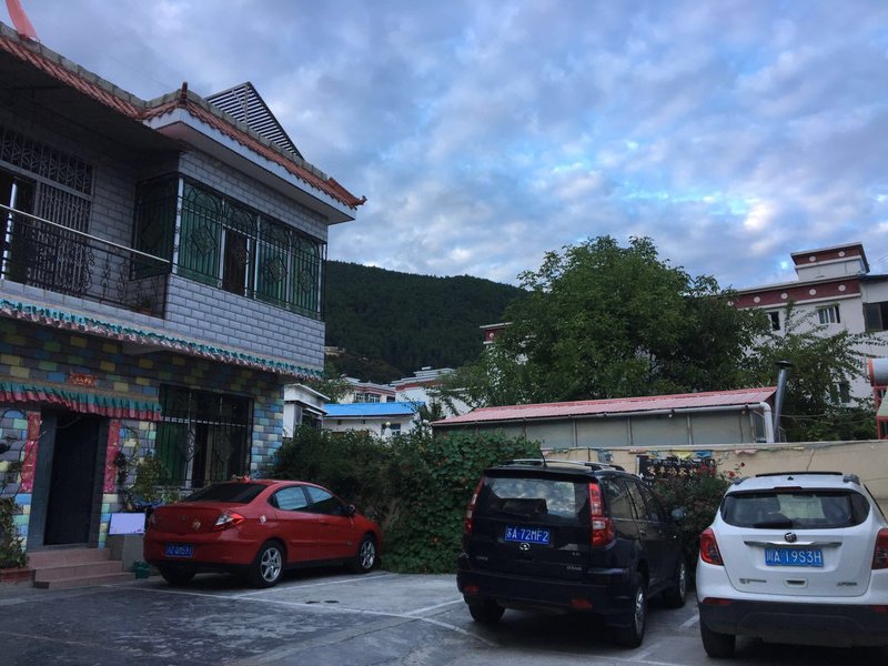 Gazhuowu Inn Over view