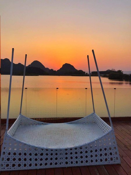 普者黑云傍花情宿湖畔