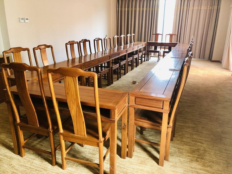 Chunlin Hotel meeting room