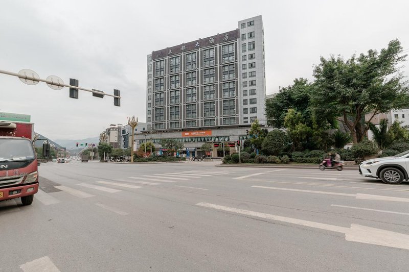 Landu Hotel Over view