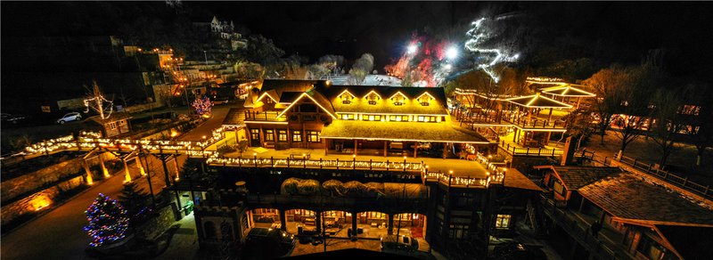 Jiurushan Hongyanrong Wooden Barrel Hotel Over view