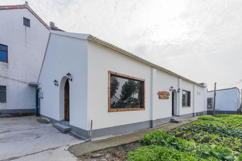 Ailian Xiaozhu Hotel Over view