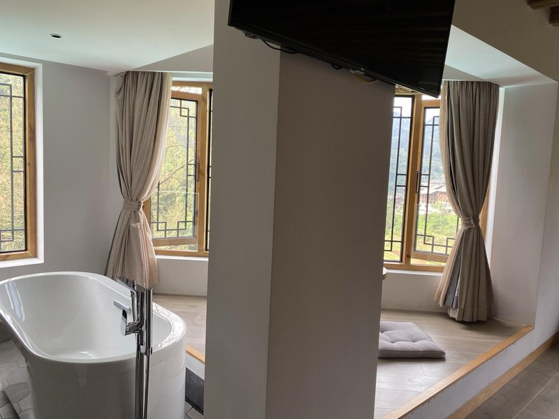 西江三春里·孟度假酒店