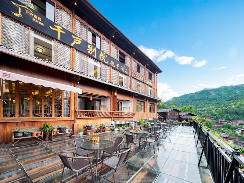 Xijiang Qianhu Bieyuan Guanjing HotelOver view