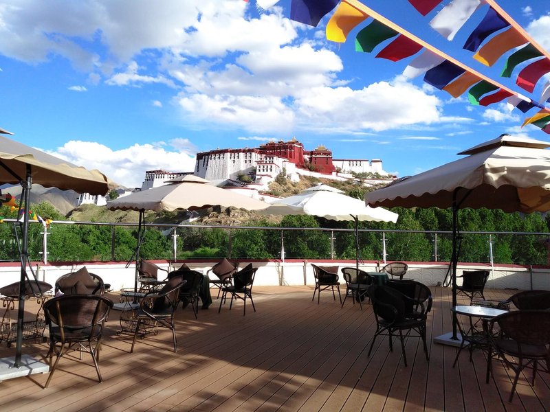 xue lian hua view hotel(Lhasa Potala Palace) Over view