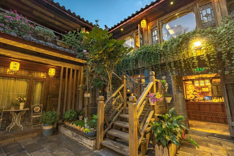 An Yin Private Courtyard (Lijiang Huaxiangyuan)Over view