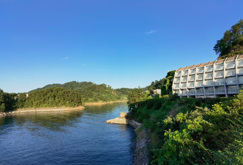 Tachee Island Holiday Hotel Over view