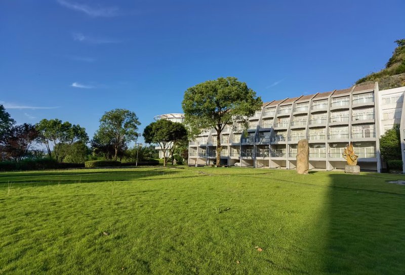 Tachee Island Holiday Hotel Over view